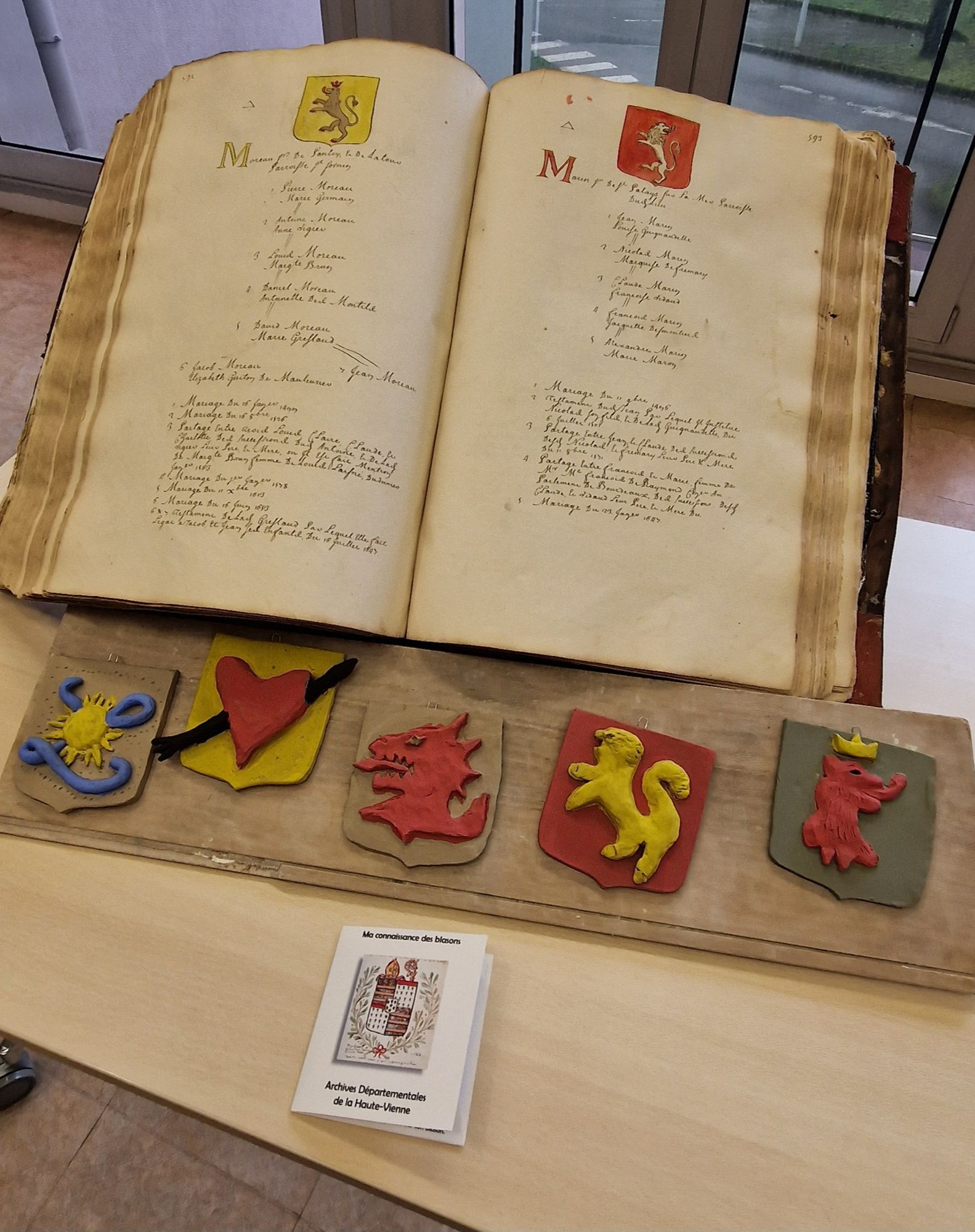 Avec des Archives, Delta Plus façonne des blasons