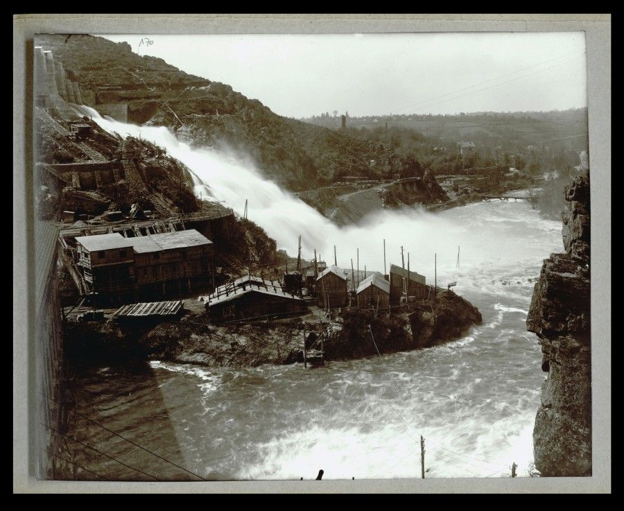 La construction d'un ouvrage hydraulique au début du XXe siècle